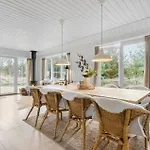 Dom wakacyjny Three-bedroom In