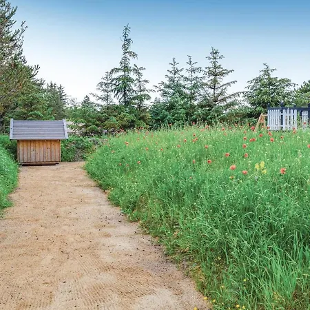 Hébergement de vacances Three-bedroom In *