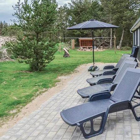 Hébergement de vacances Three-bedroom In