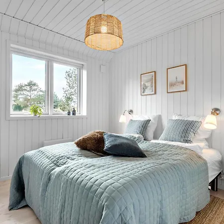 Three-bedroom In ブラーバンド