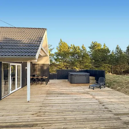 Three-bedroom In Hébergement de vacances *