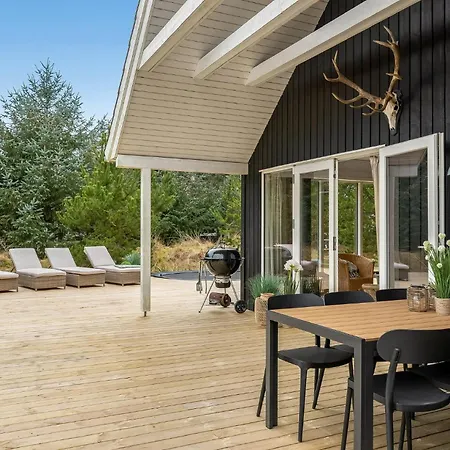 Three-bedroom In Hébergement de vacances Blåvand