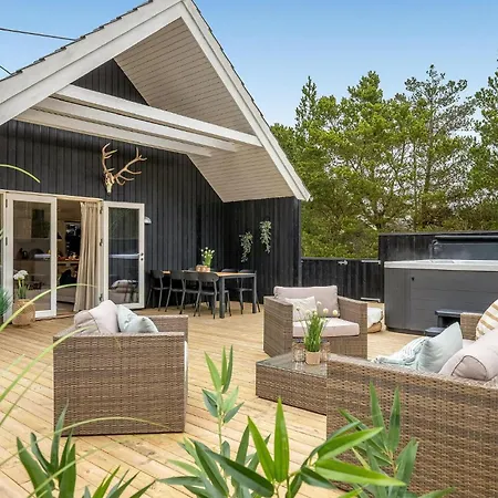 Three-bedroom In Hébergement de vacances *
