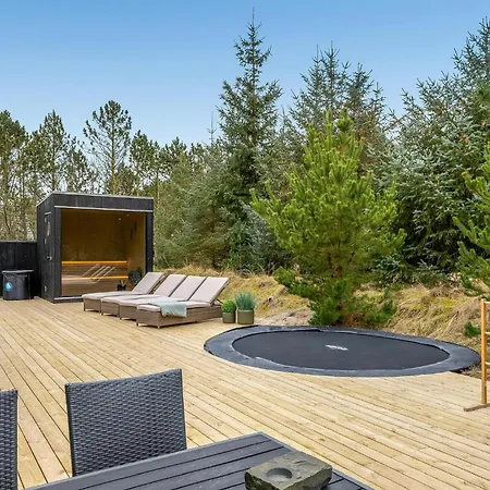 Three-bedroom In Hébergement de vacances Blåvand
